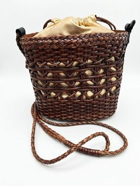Vtg CEM Woven Leather Bucket Bag – Brown Braided Crossbody with Gold Drawstring